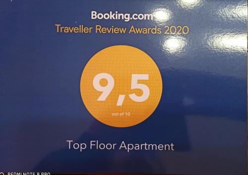 Certificato, attestato, insegna o altro documento esposto da Top Floor Apartment