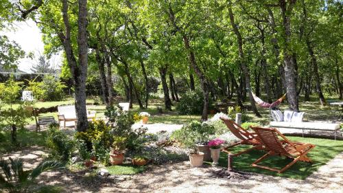 Zahrada ubytování Mas Val-Chênaie Gordes