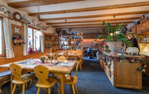 Un restaurante o sitio para comer en Ustria Crusch Alva