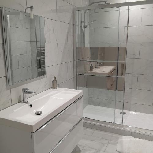 Phòng tắm tại Suite Familiale Saint-Exupéry-Spacieux-Hypercentre-wifi-vélo