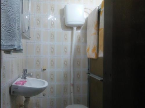 Ett badrum på Pousada Odemir Ferreira