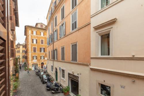 iFlat Pantheon Historic Two-Story Apartment