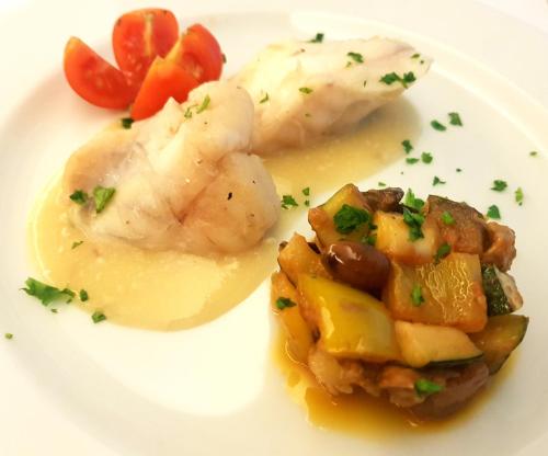 Makanan di atau berdekatan hotel