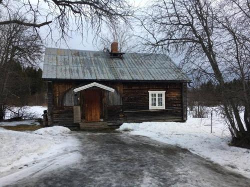 7-bädds Stuga på bongård mellan Bydalen och Hallen under vintern