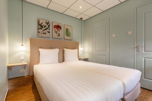 Ένα ή περισσότερα κρεβάτια σε δωμάτιο στο Strandhotel Scheveningen