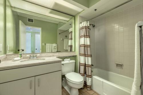 Bathroom sa San Luis Resort Condos