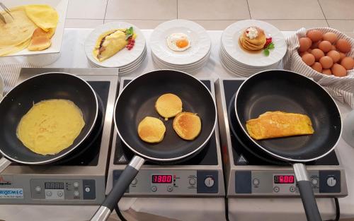 Makanan di atau berdekatan hotel