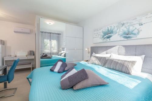 a bedroom with two beds and a desk in it at eVita Fazana Premium Studio Apartments in Fažana