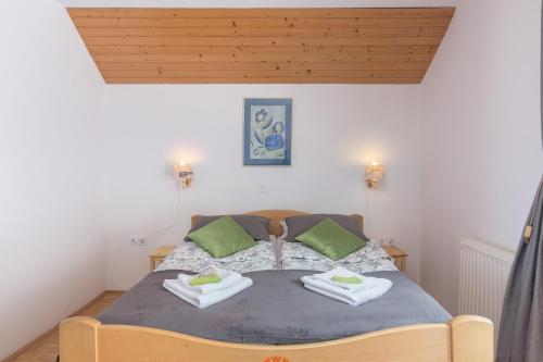 Postel nebo postele na pokoji v ubytování Apartments Ukanc