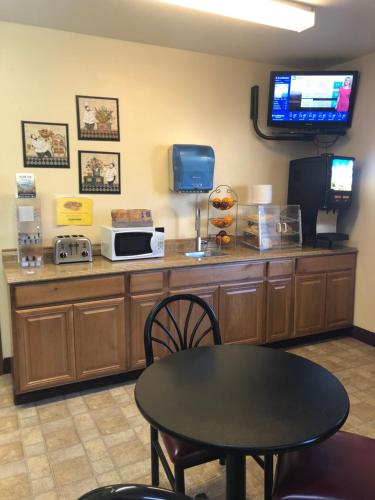 a waiting room with a table and a tv at Travelodge by Wyndham Elko NV in Elko