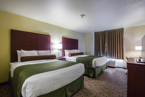 Ein Bett oder Betten in einem Zimmer der Unterkunft Cobblestone Inn & Suites - Altamont