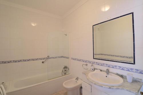 Ванная комната в Fournier Apartment - Praia da Luz