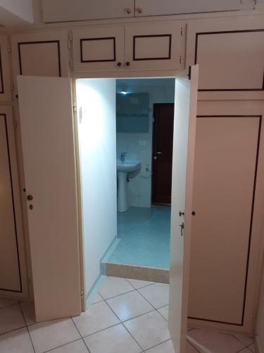 フェラーラにあるIl Leoncornoのバスルーム(トイレ、洗面台付)