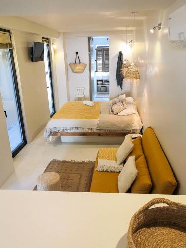 Ένα ή περισσότερα κρεβάτια σε δωμάτιο στο Ronda Center Apartments with Pool