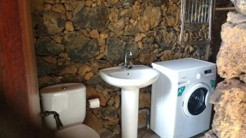 Koupelna v ubytování Casa Rural El Valle