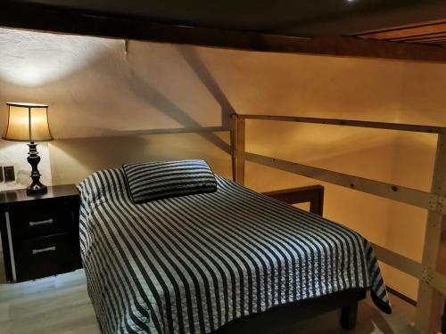 a bedroom with a bed and a bunk bed gmaxwell gmaxwell gmaxwell gmaxwell gmaxwell at Hotel Casona del Truco in Guanajuato