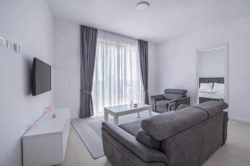 Телевизор и/или развлекательный центр в Montesun Apartments Bečići