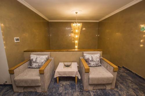 a waiting room with two couches and a table at Старий Тудорів in Fedorovka