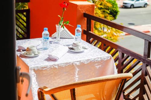 Appart-Hotel EZZAHIA by HMSにあるレストランまたは飲食店