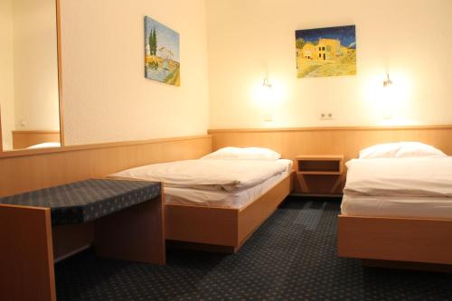 Postel nebo postele na pokoji v ubytování City Hotel Neuwied