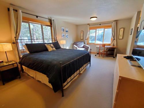 a bedroom with a bed and a desk at Big Pines Lodge in Sunriver