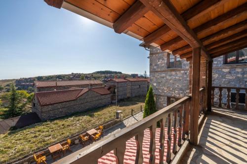Balcone o terrazza di ROUGA Mountain Boutique Suites & Spa