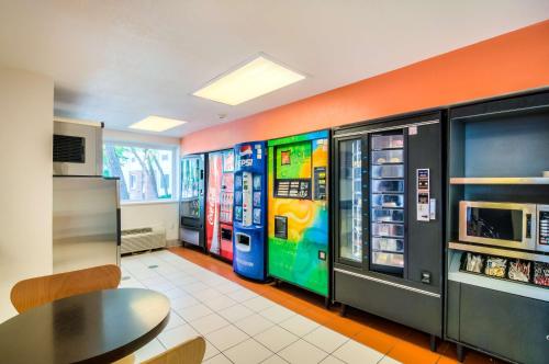 a room with two vending machines and a table at Motel 6-Arlington Heights, IL - Chicago North Central in Arlington Heights