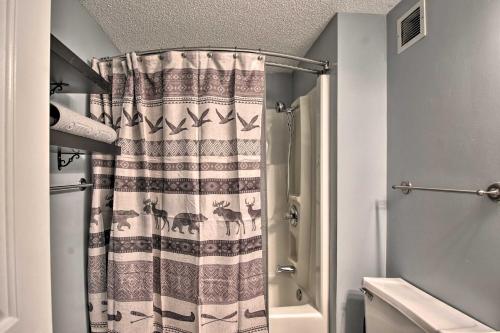 Ванна кімната в Cozy Retreat Less Than 4 Mi to Sugar Mountain Resort!