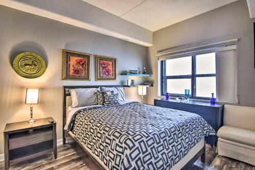 Cozy Retreat Less Than 4 Mi to Sugar Mountain Resort! tesisinde bir odada yatak veya yataklar