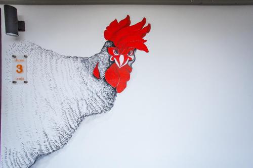 a wall painting of a rooster on a wall at Le Neuf Nakorn Lampang in Lampang