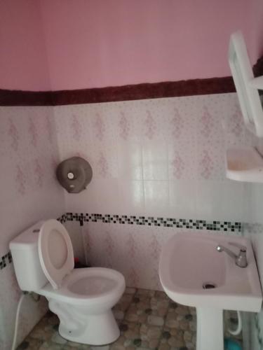 a bathroom with a toilet and a sink at Mookanda bungalow in Ko Yao Noi