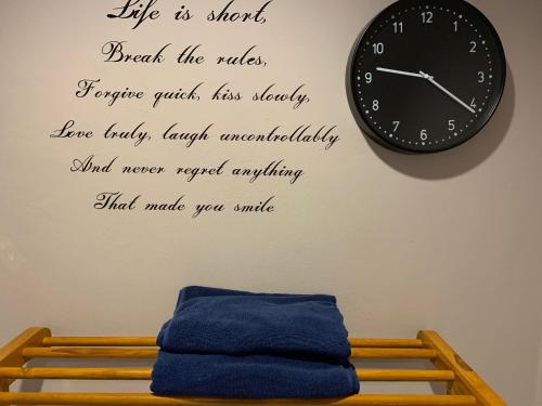Кровать или кровати в номере Richmond Guesthouse Haad Rin