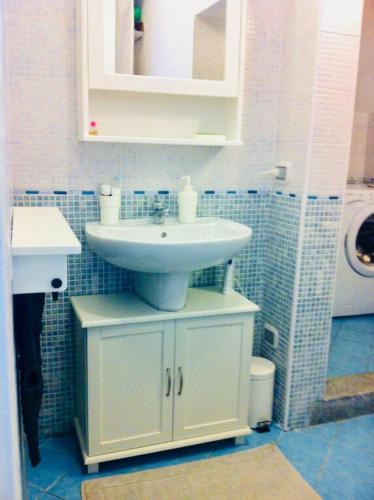 a bathroom with a sink and a counter with a sink at “L’alcova delle Sirene” in Bergeggi