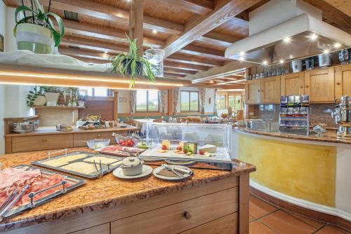 a large kitchen with wooden cabinets and a counter top at Hotel Jonathan in Naz-Sciaves
