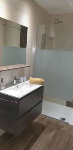 Ένα μπάνιο στο Meublés du 25 N3 Studio 1er Etage