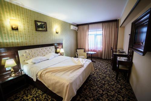 Grand Hotel Orient Braila tesisinde bir odada yatak veya yataklar