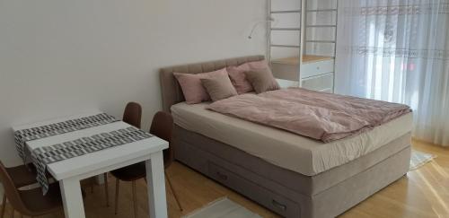 Postel nebo postele na pokoji v ubytování Love 2 Solkan