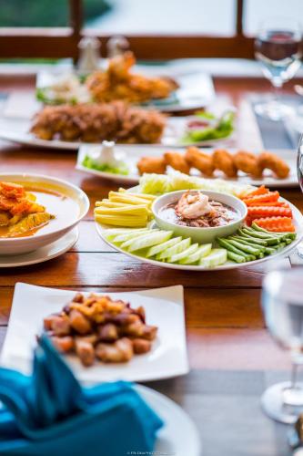 Mad på resortet eller i nærheden