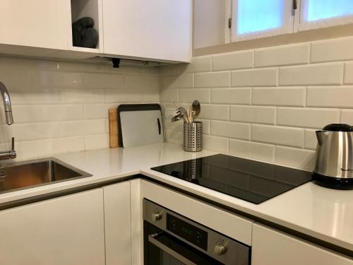 Kuchyňa alebo kuchynka v ubytovaní Porta Ticinese Apartment