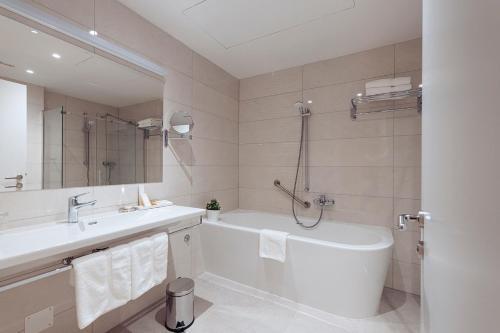 Antunović Hotel East tesisinde bir banyo