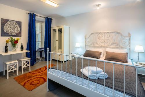 La Vallette tesisinde bir odada yatak veya yataklar
