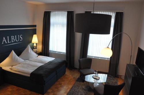 Una cama o camas en una habitación de Dinoris Boutique Hotel
