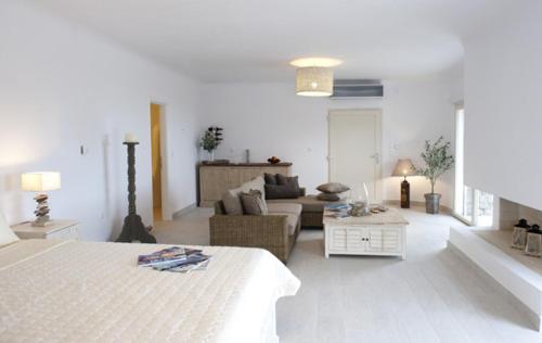 Ένα ή περισσότερα κρεβάτια σε δωμάτιο στο Paros Butterfly Villas