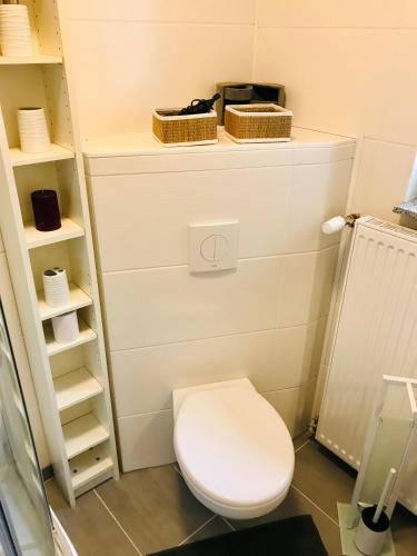 Een badkamer bij Top renoviertes Apartement in bester Lage von Homburg- 5 Fußminuten zur Uniklinik
