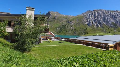 Chalet Canvolan, 7 pièces, 12 personnes, Tignes le Lac, sur terrasse et jardin