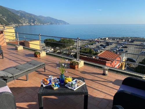 a balcony with a table and a view of the ocean at La Casa sul Mare - Monterosso - Cinque Terre in Monterosso al Mare