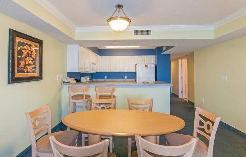 a kitchen and dining room with a table and chairs at Paradise Resort in Myrtle Beach