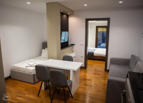 Un ou plusieurs lits dans un hébergement de l'établissement Suite Terrace Rooms & Apartments