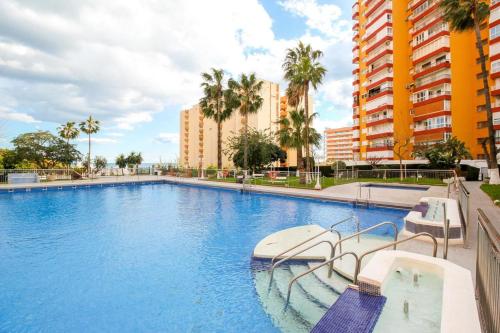 Coqueto apartamento en Puerto Marina con piscina