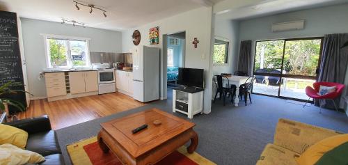 Quintessential kiwi bach – Photos 4